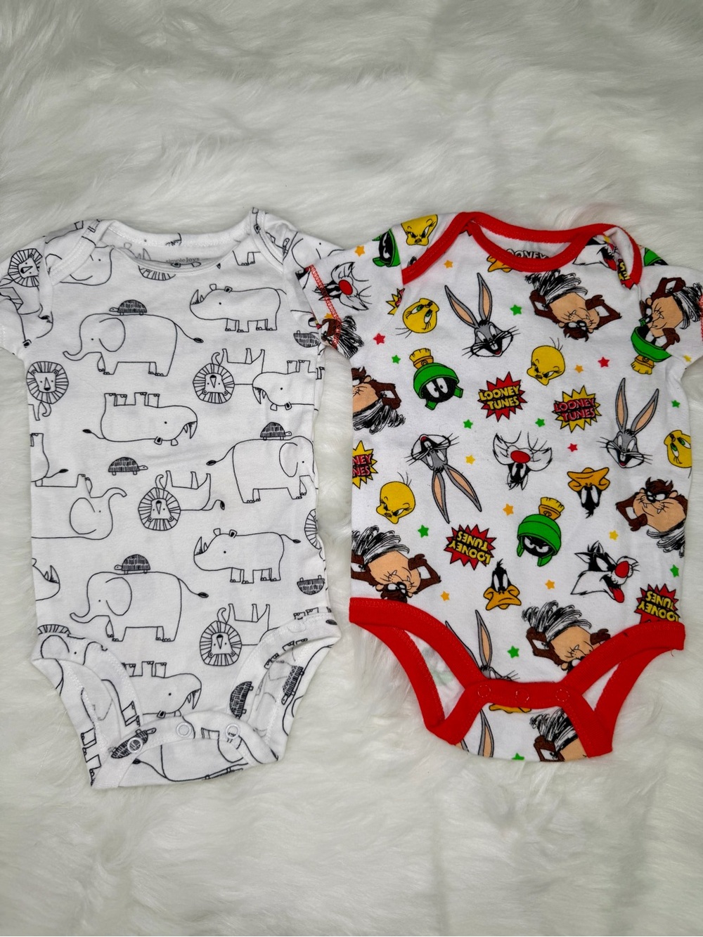 Looney Tunes Red-Trimmed & White Animal Print Baby One-Piece Set